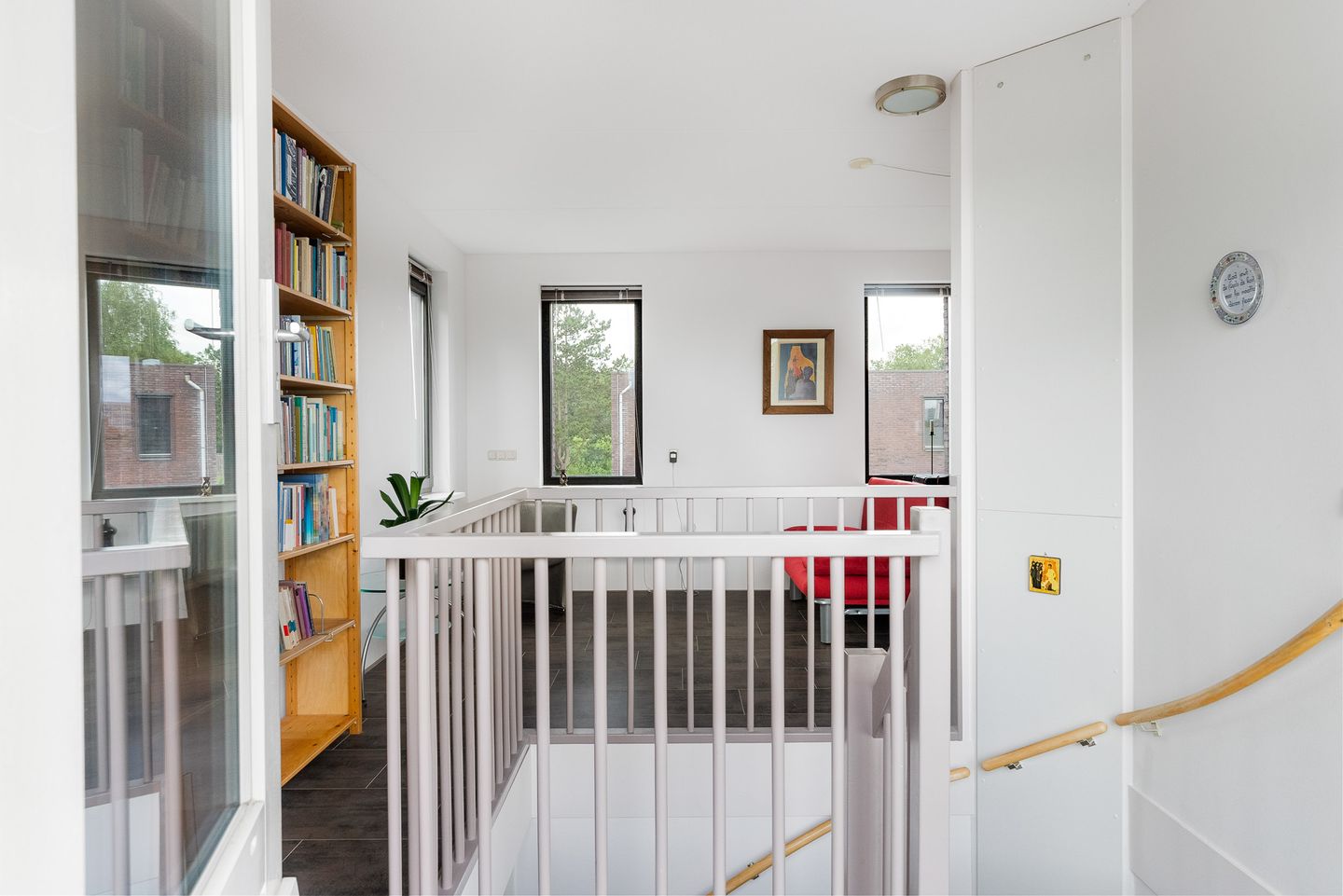 Spacious Semi-Detached Home with Garage and Roof Terrace — 24