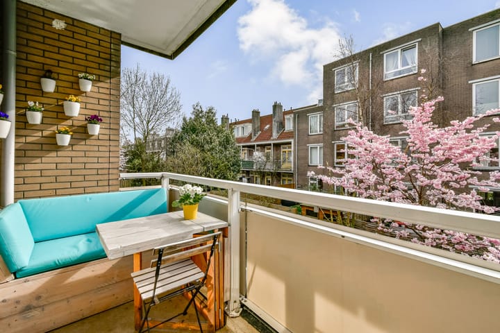 Photo 2 of Leeuwerikstraat 12-B