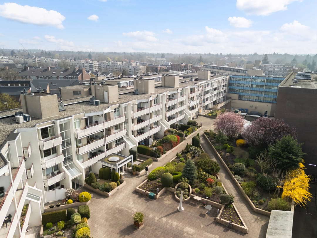 Modernized 3-room apartment with 2 balconies in the heart of Zeist — 32