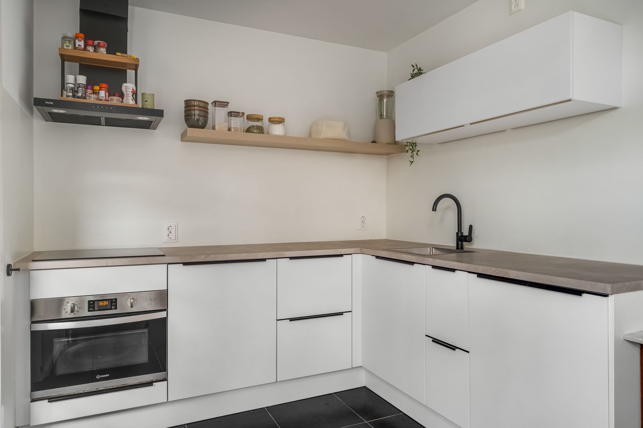 Photo 3 of Rozenstraat 16