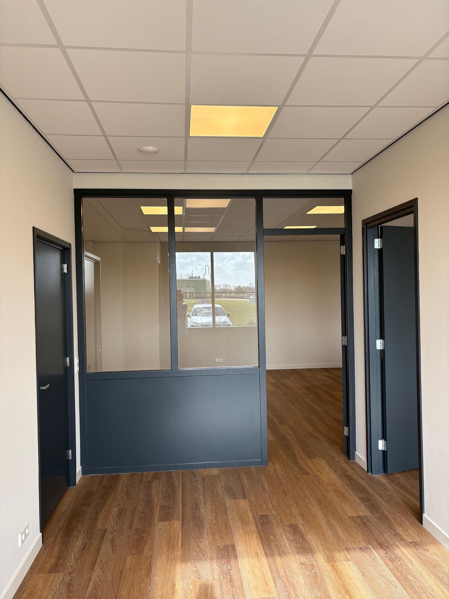 Bekijk foto 5 van Rode Ring 49-L