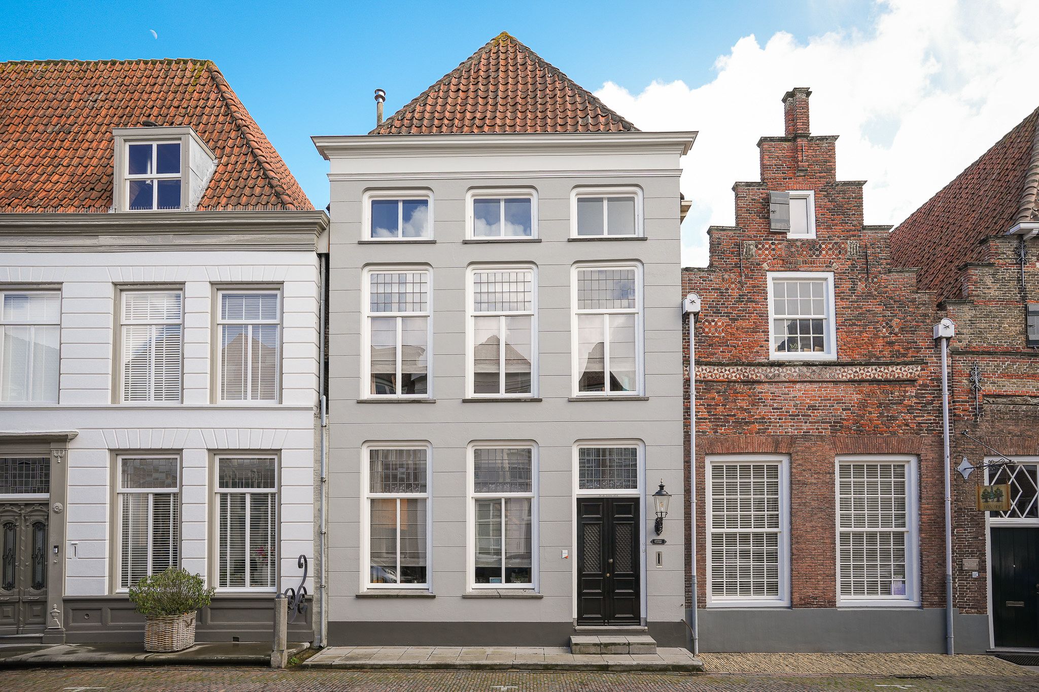 Breestraat 12 