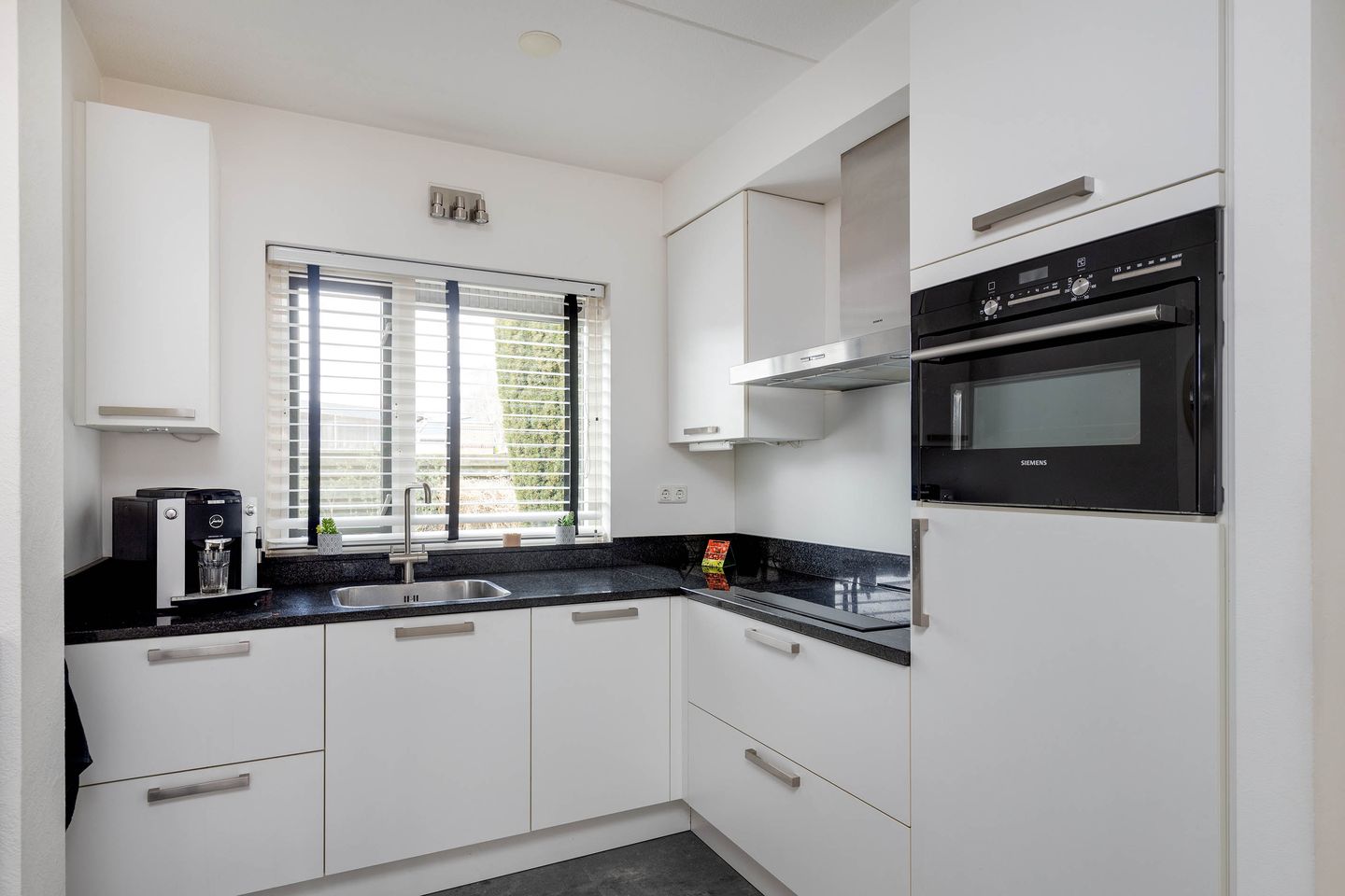 Foto 10 van Bellstraat 4