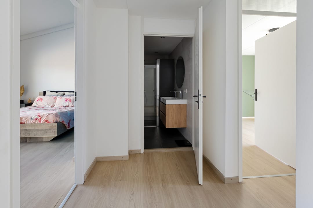 Energy-efficient spacious home with conservatory in popular Reeshof — 17