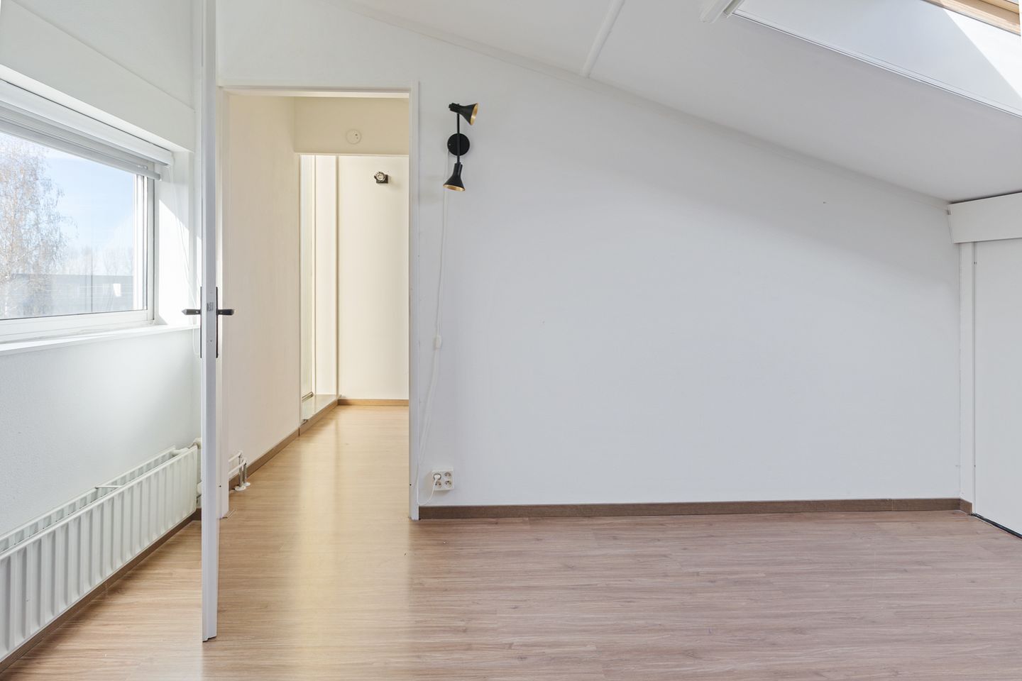 Energy-efficient spacious home with conservatory in popular Reeshof — 29