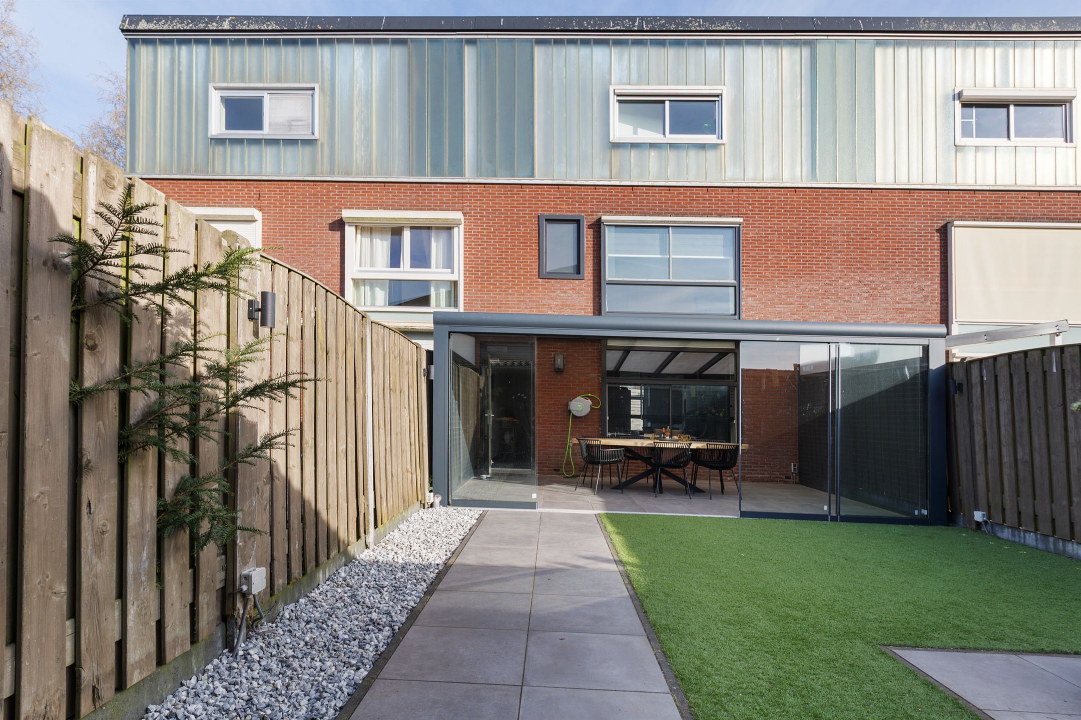 Energy-efficient spacious home with conservatory in popular Reeshof — 33