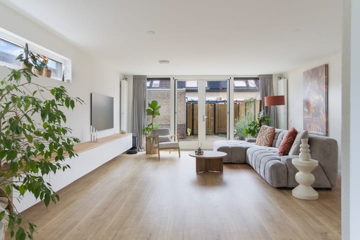 Photo 3 of Frida Katz-erf 232