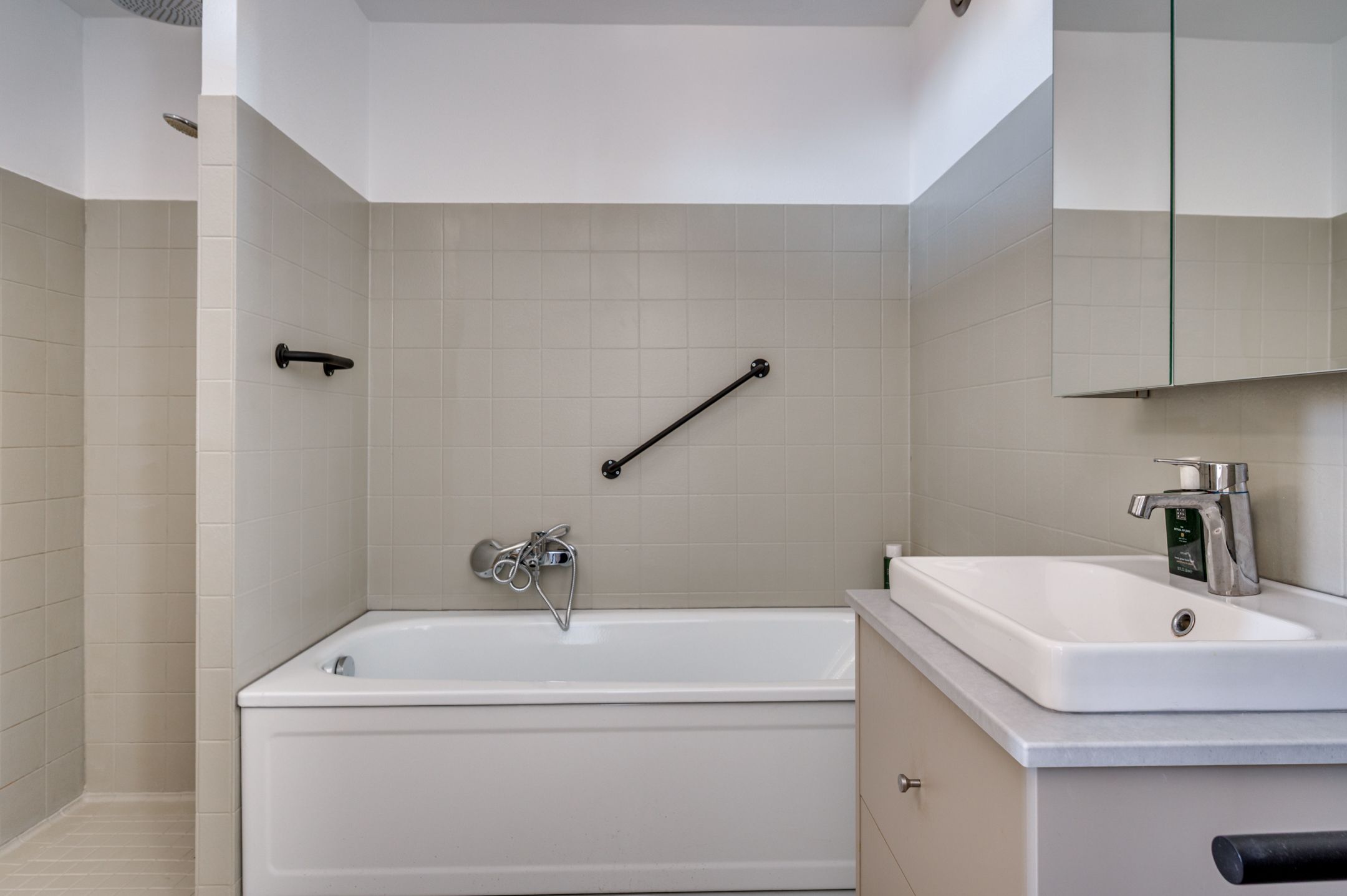 Renovated Apartment with Garage Near Venlo Center — 27