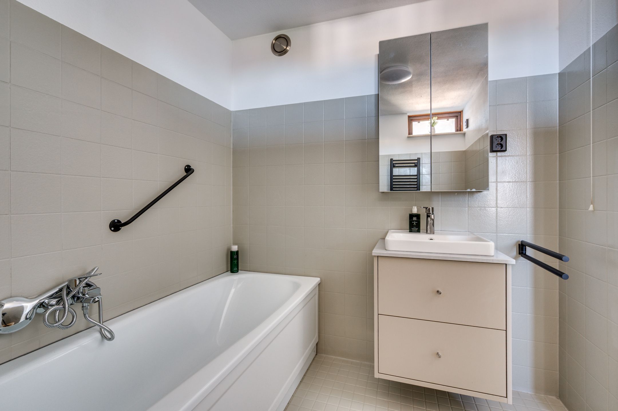 Renovated Apartment with Garage Near Venlo Center — 30