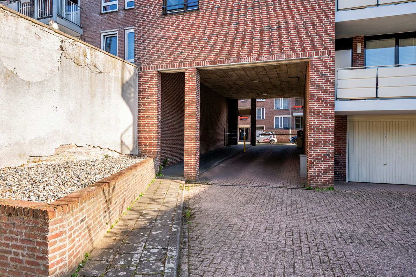 Renovated Apartment with Garage Near Venlo Center — 34