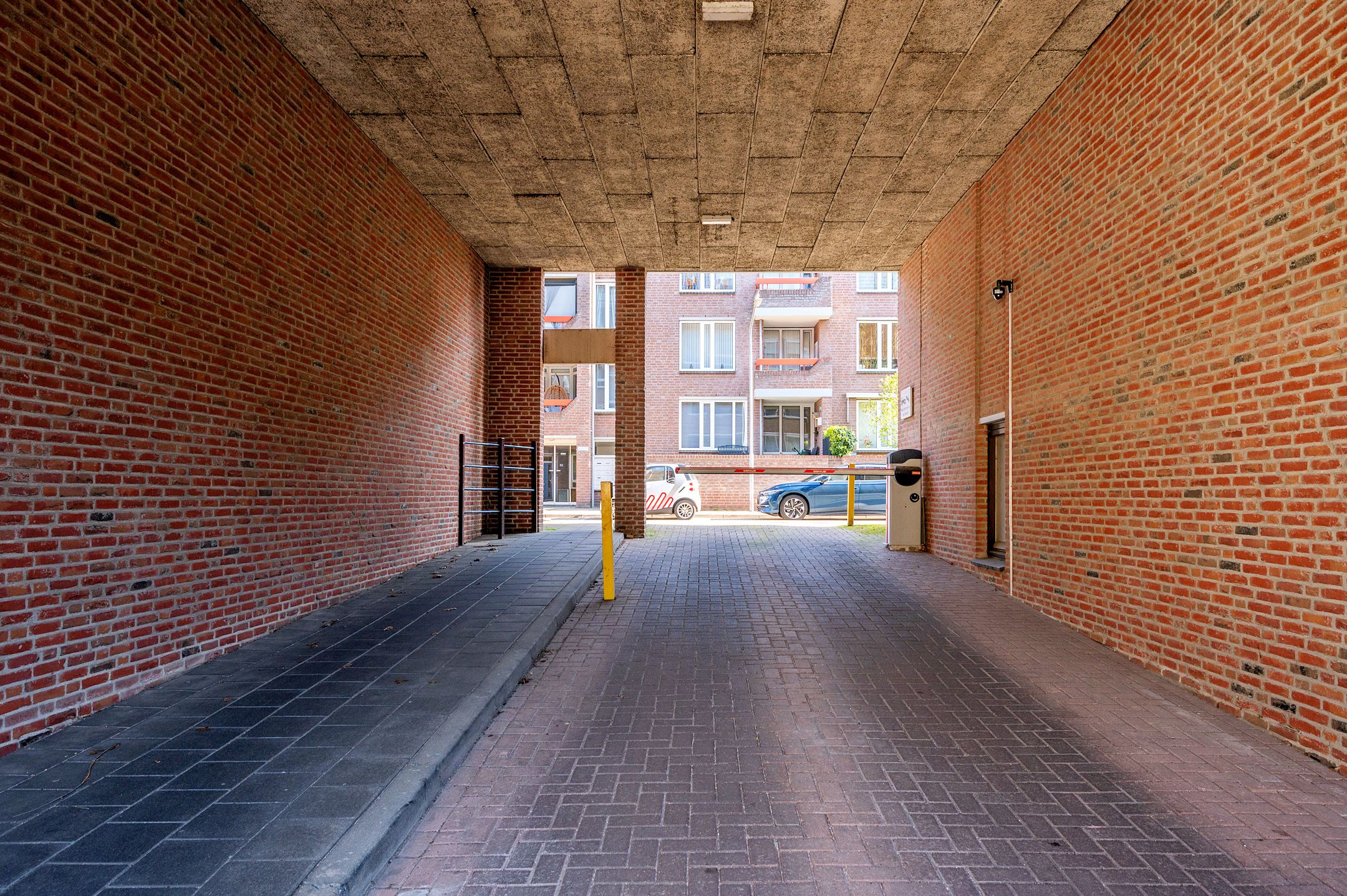 Renovated Apartment with Garage Near Venlo Center — 36
