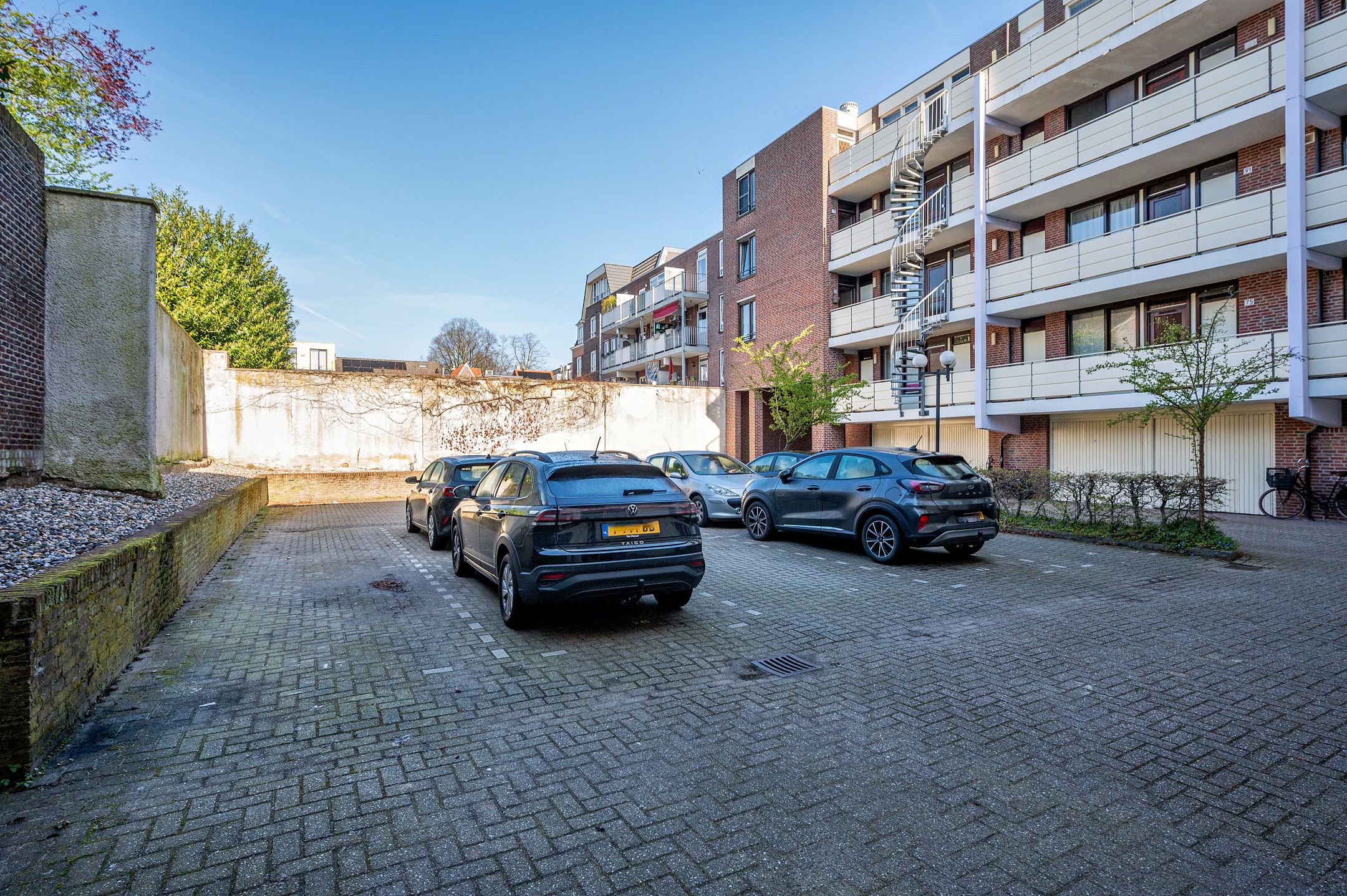 Renovated Apartment with Garage Near Venlo Center — 33