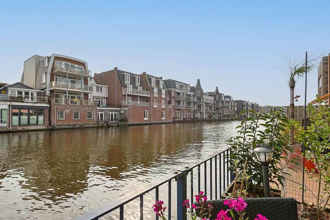 Waterfront End House with Terrace Near Alphen Center — 47