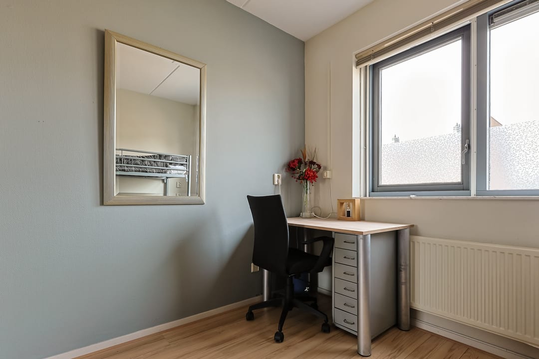 Waterfront End House with Terrace Near Alphen Center — 26