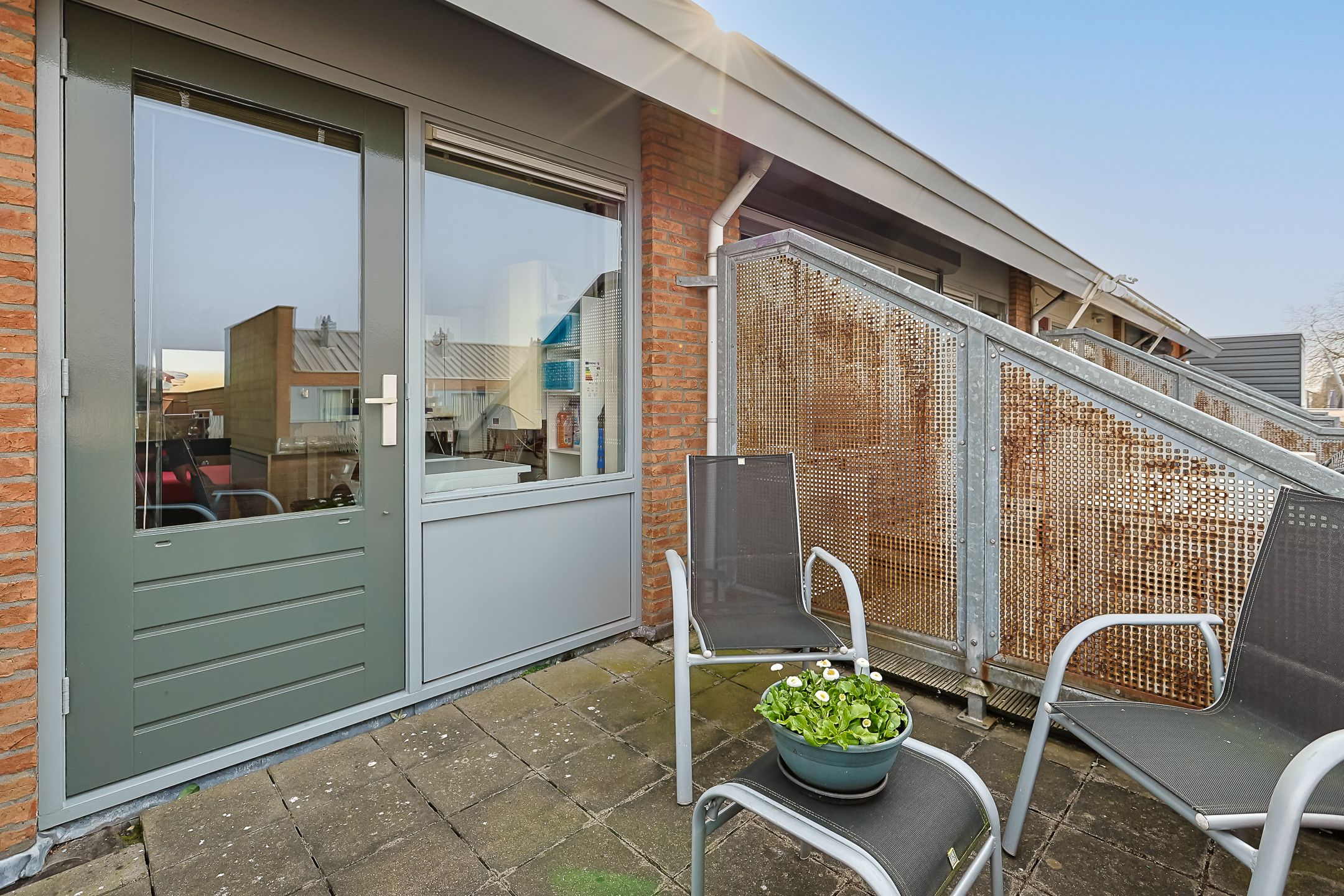 Waterfront End House with Terrace Near Alphen Center — 39