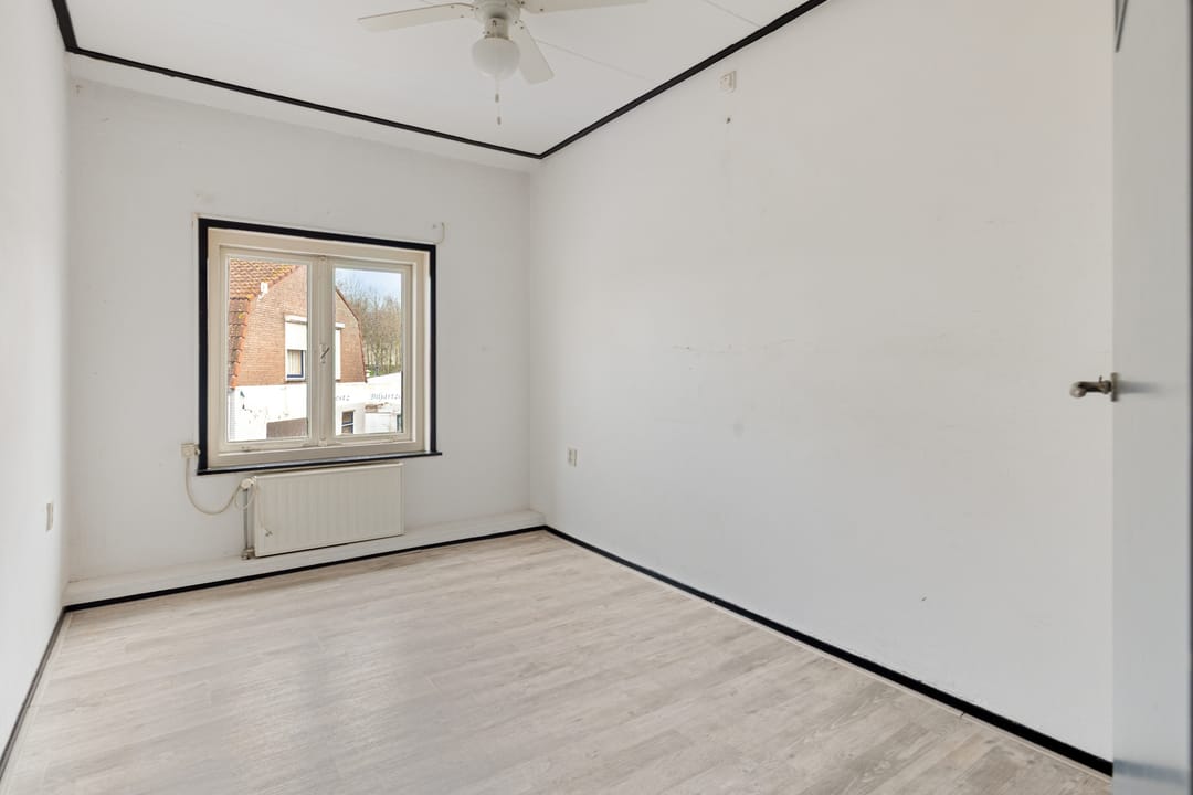 Starter Home with Three Bedrooms in Historic Hulst Center — 16