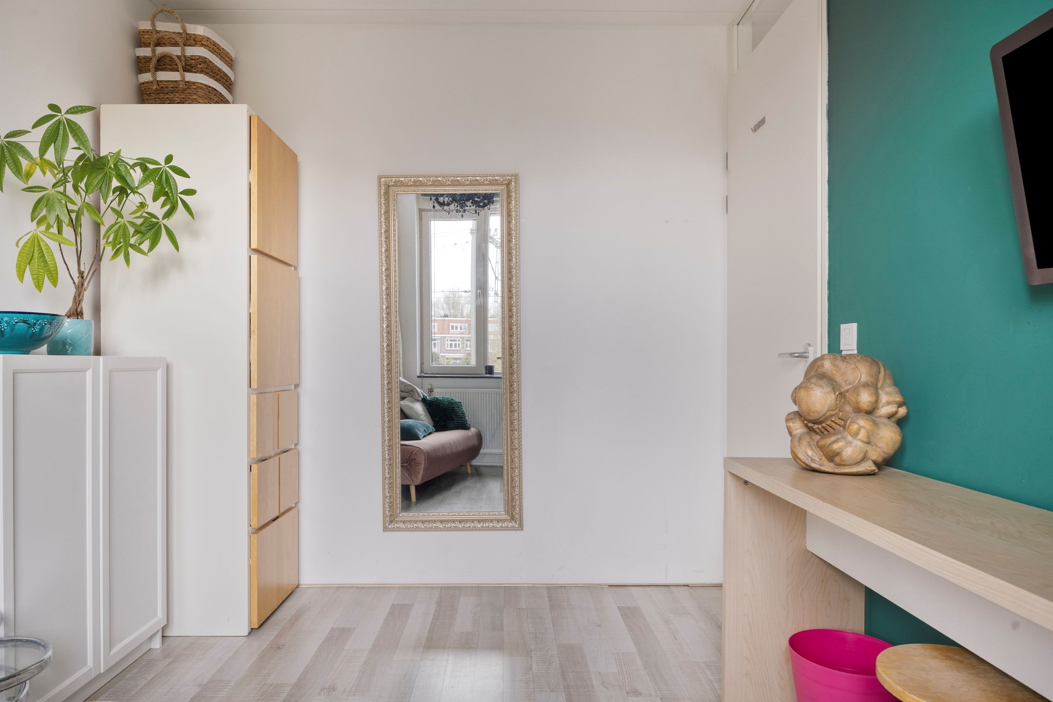 Spacious terraced home with sunny southwest garden in quiet Leiden neighborhood — 27