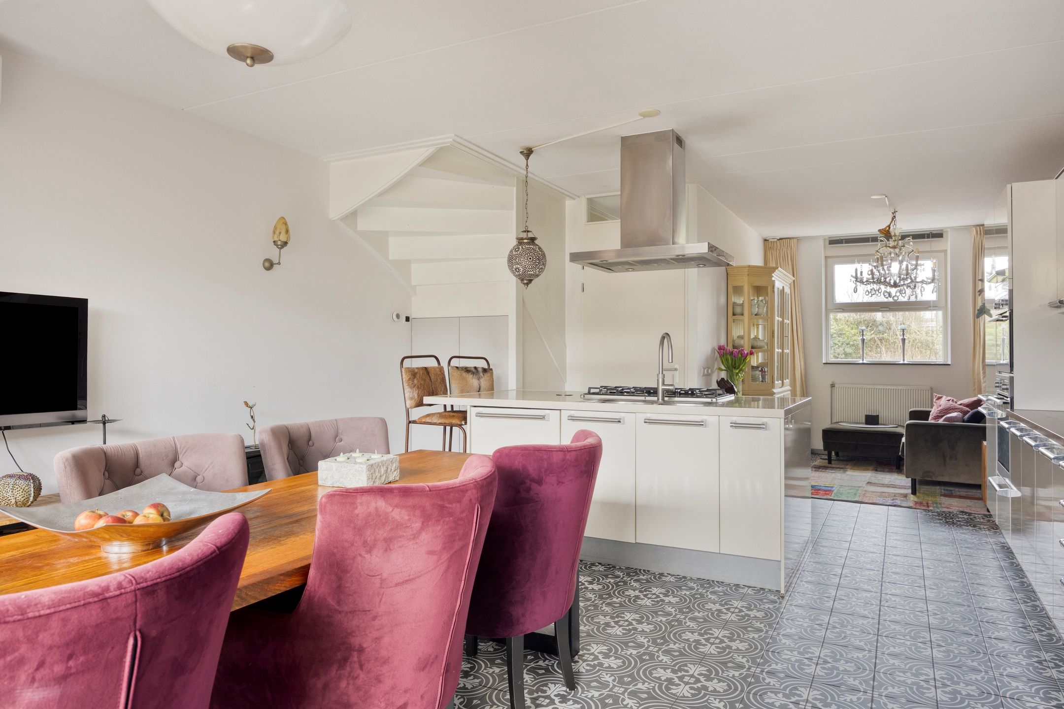Spacious terraced home with sunny southwest garden in quiet Leiden neighborhood — 12