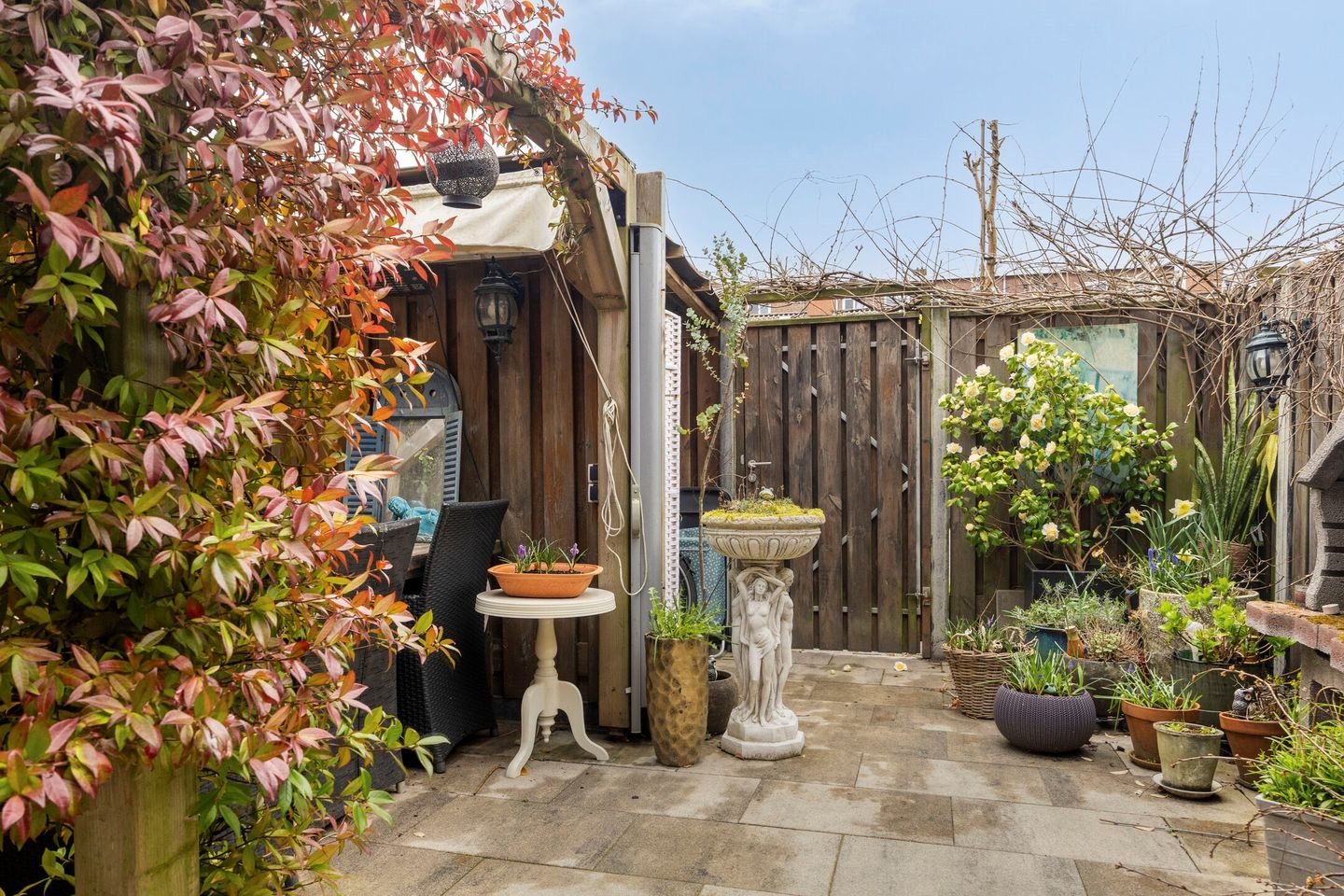 Spacious terraced home with sunny southwest garden in quiet Leiden neighborhood — 19
