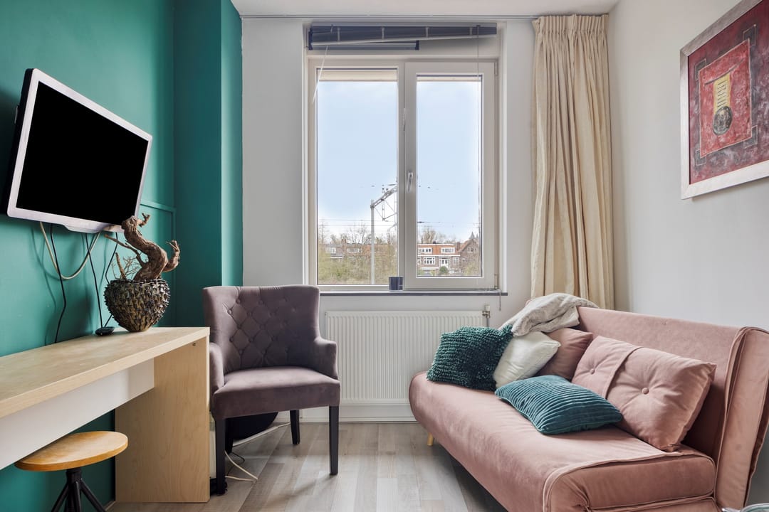 Spacious terraced home with sunny southwest garden in quiet Leiden neighborhood — 26