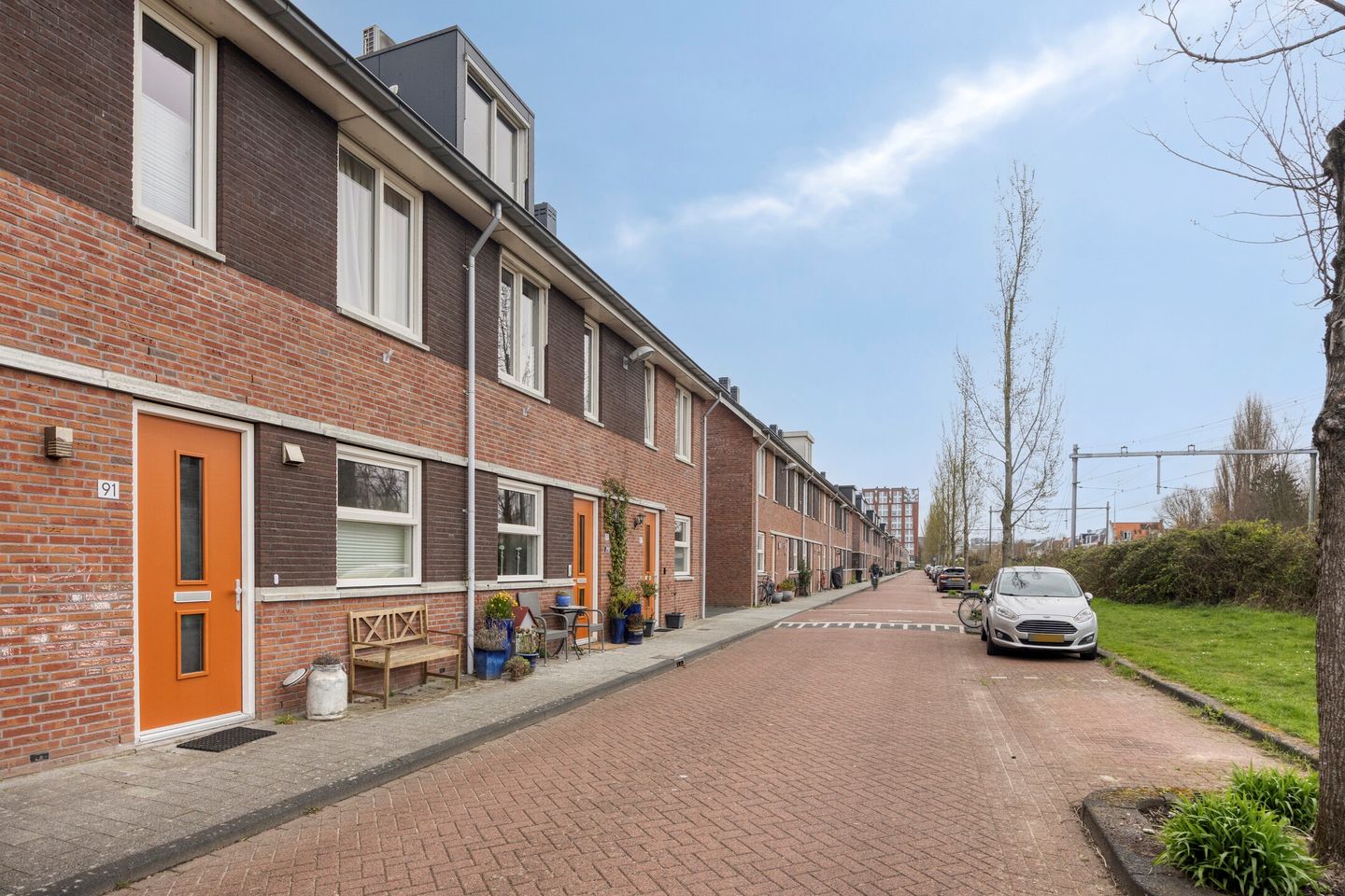 Spacious terraced home with sunny southwest garden in quiet Leiden neighborhood — 34