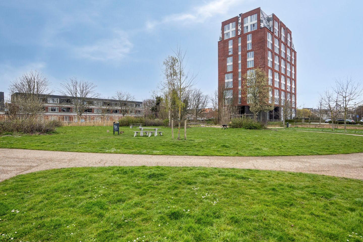 Spacious terraced home with sunny southwest garden in quiet Leiden neighborhood — 35