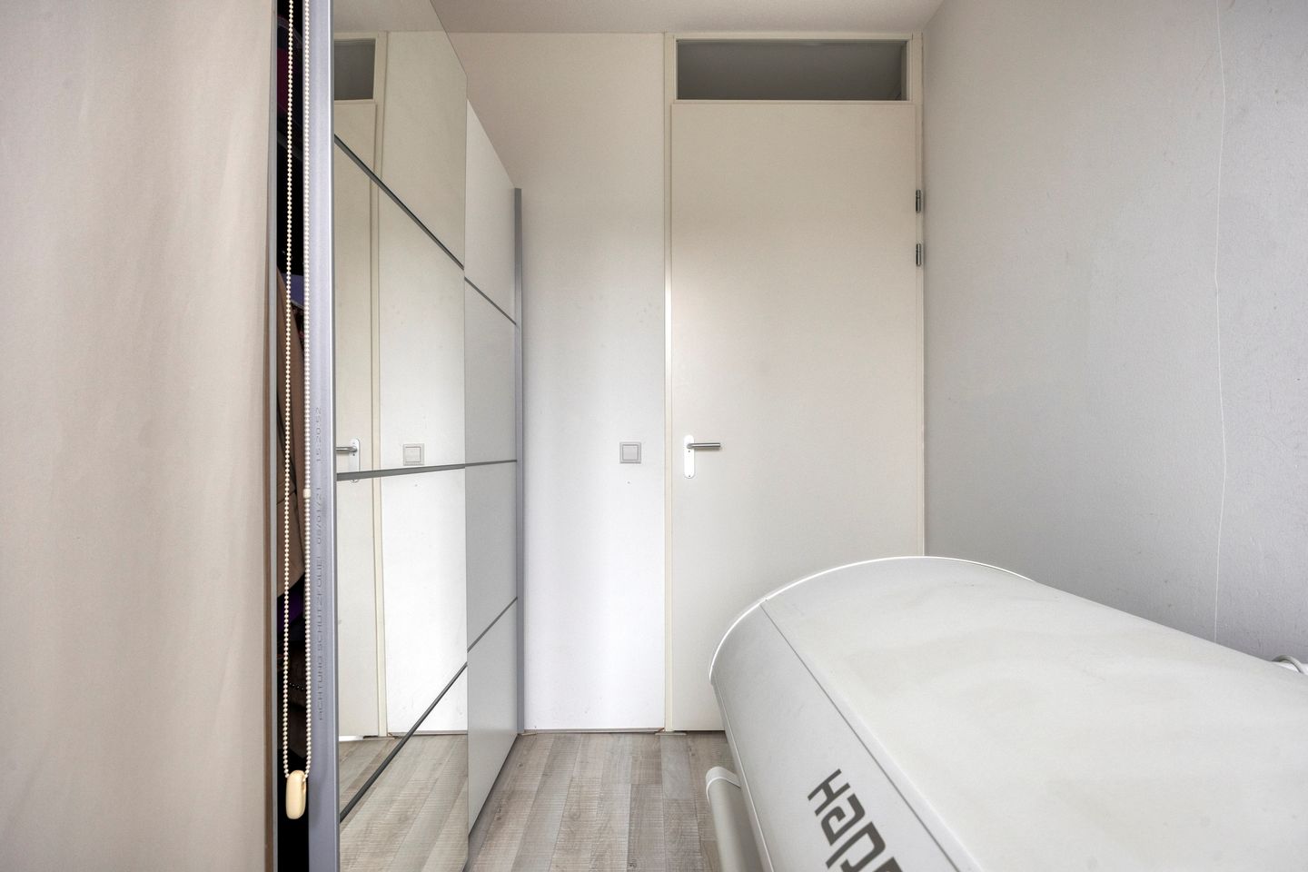 Spacious terraced home with sunny southwest garden in quiet Leiden neighborhood — 29