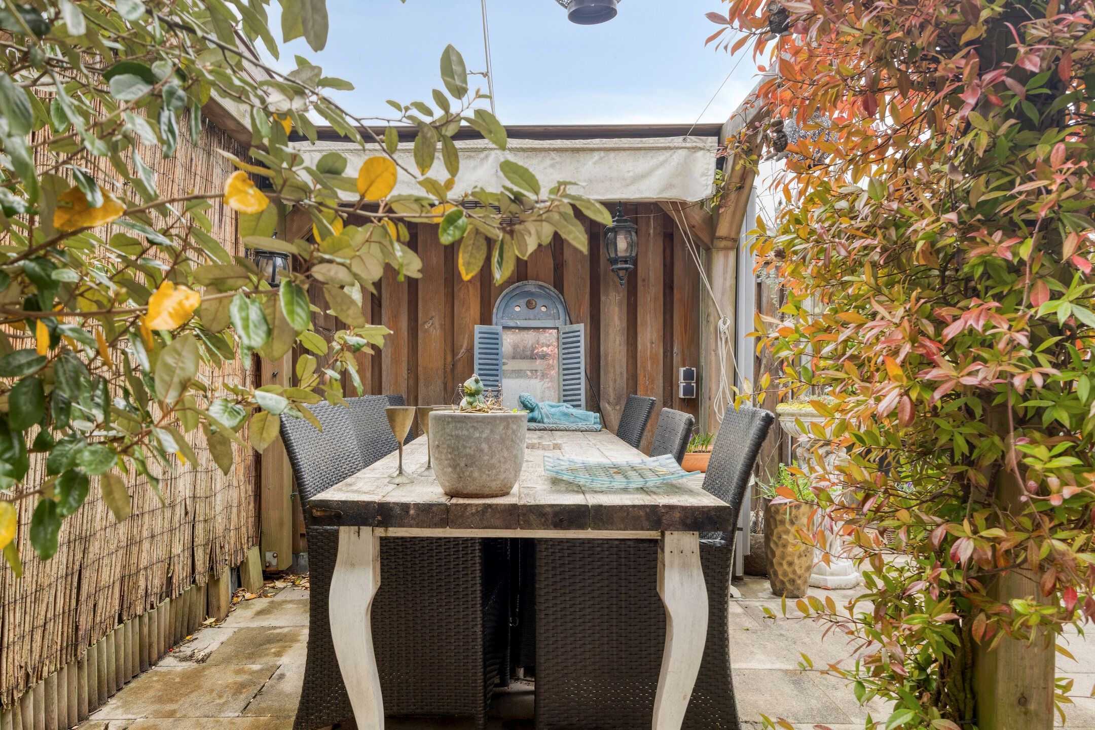 Spacious terraced home with sunny southwest garden in quiet Leiden neighborhood — 18