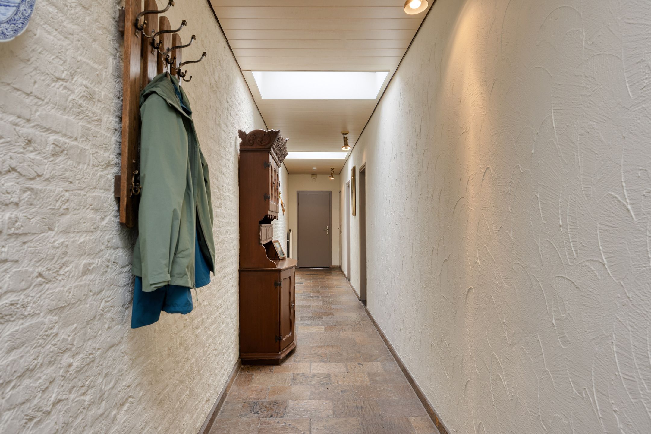 Spacious Freestanding Semi-Bungalow with 5 Bedrooms and Large Garden in Made — 19