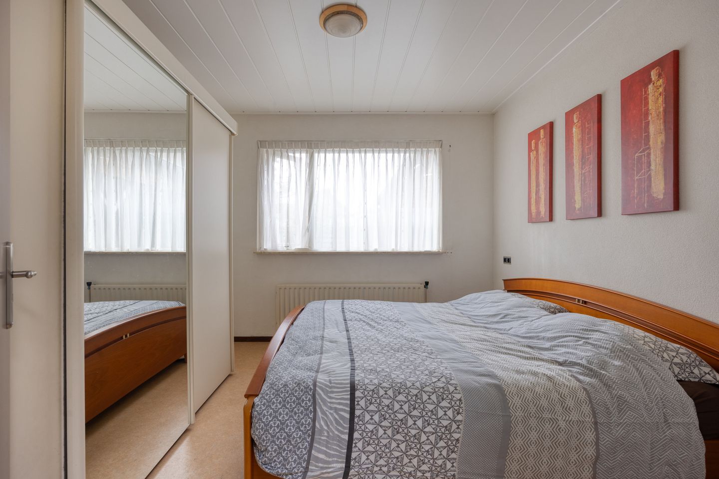 Spacious Freestanding Semi-Bungalow with 5 Bedrooms and Large Garden in Made — 23