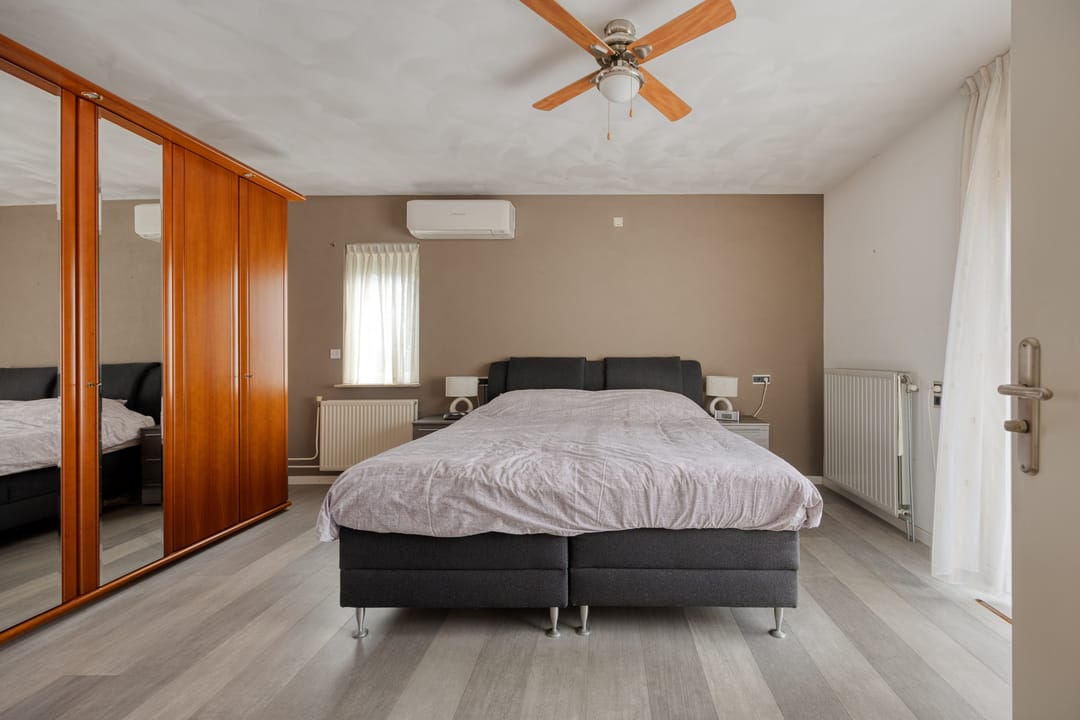 Spacious Freestanding Semi-Bungalow with 5 Bedrooms and Large Garden in Made — 29