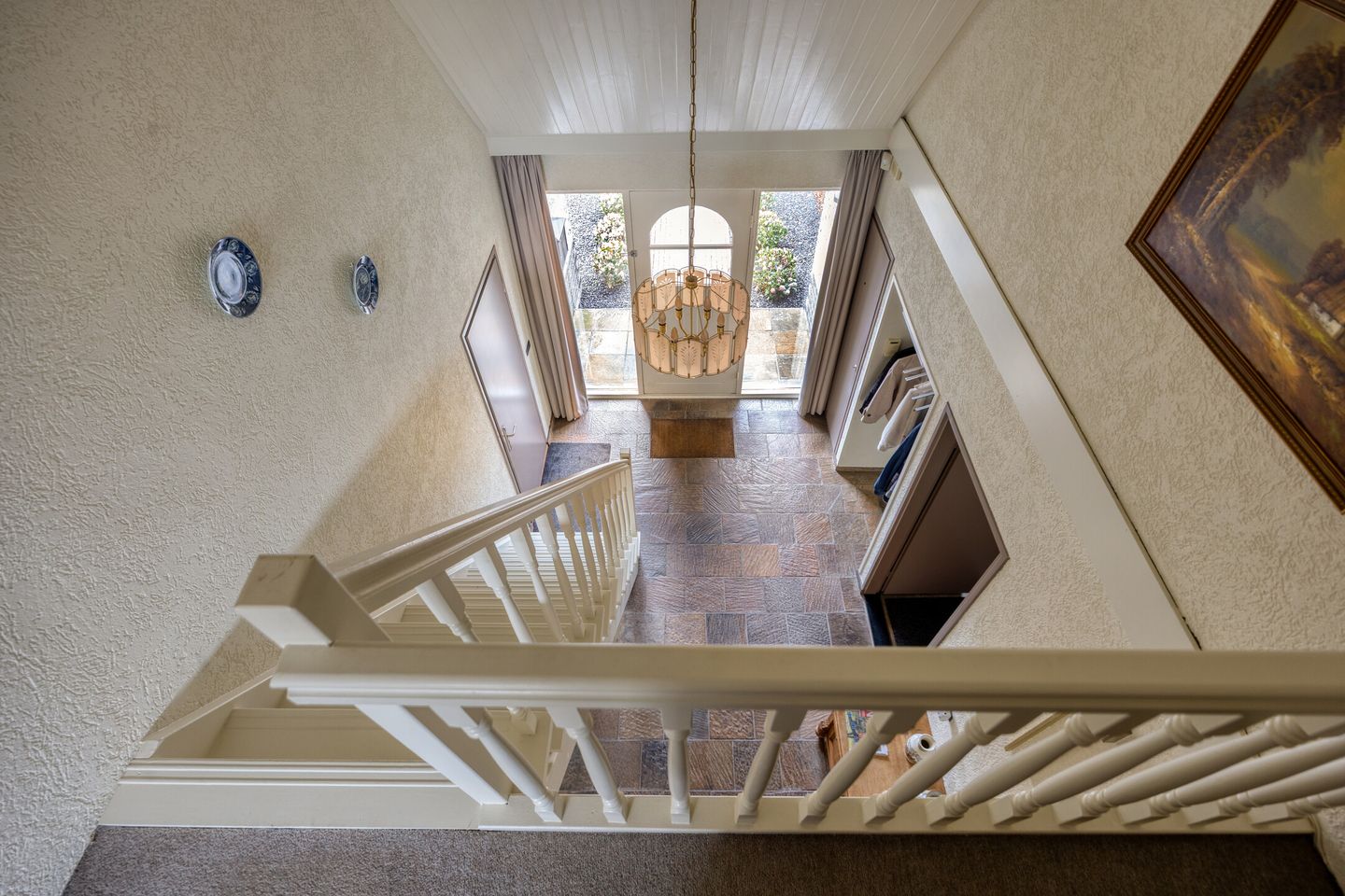 Spacious Freestanding Semi-Bungalow with 5 Bedrooms and Large Garden in Made — 32