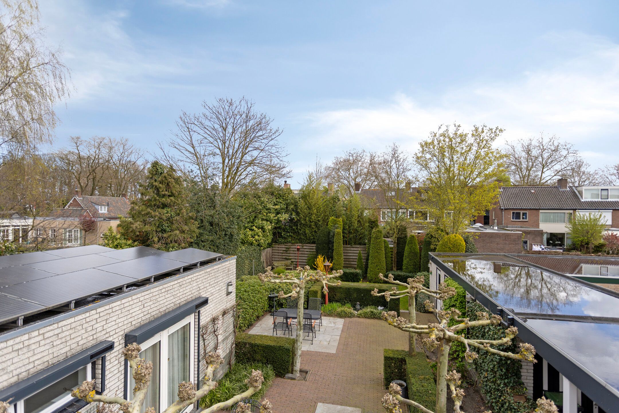 Spacious Freestanding Semi-Bungalow with 5 Bedrooms and Large Garden in Made — 37