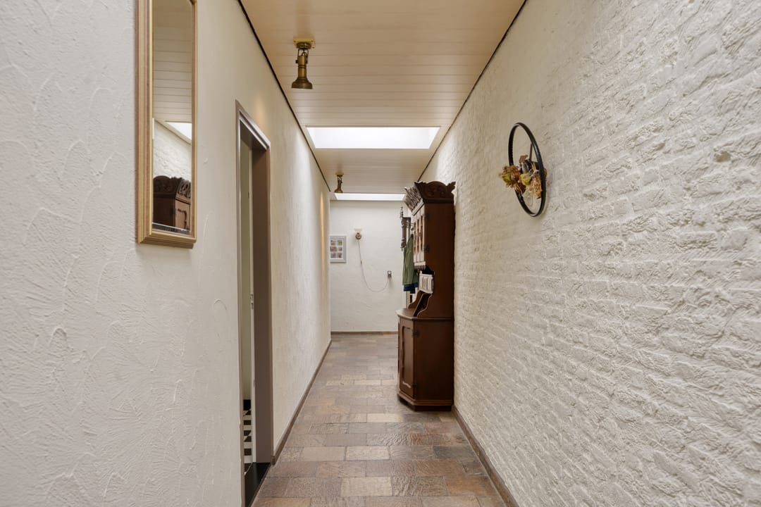 Spacious Freestanding Semi-Bungalow with 5 Bedrooms and Large Garden in Made — 20