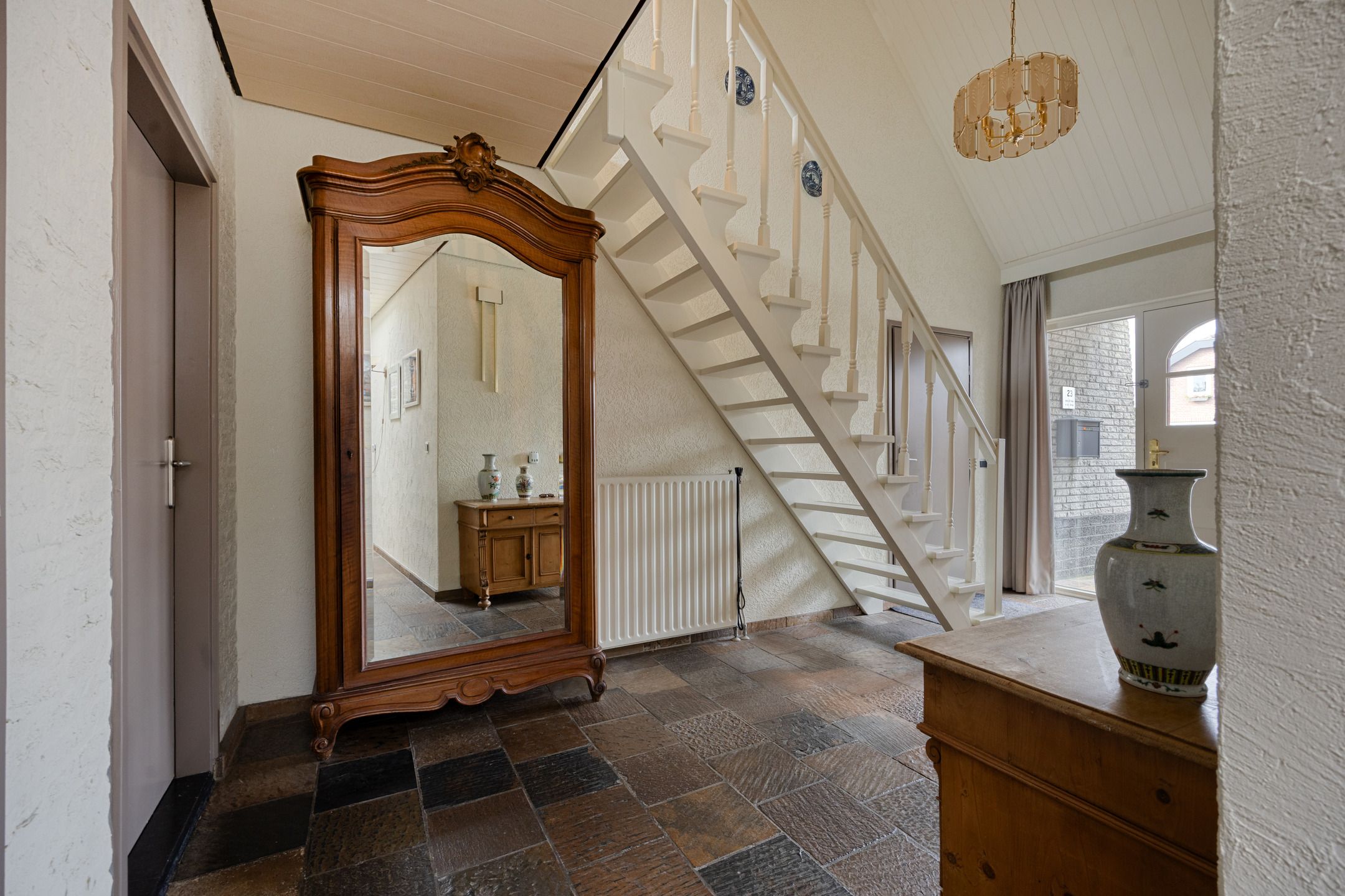 Spacious Freestanding Semi-Bungalow with 5 Bedrooms and Large Garden in Made — 13