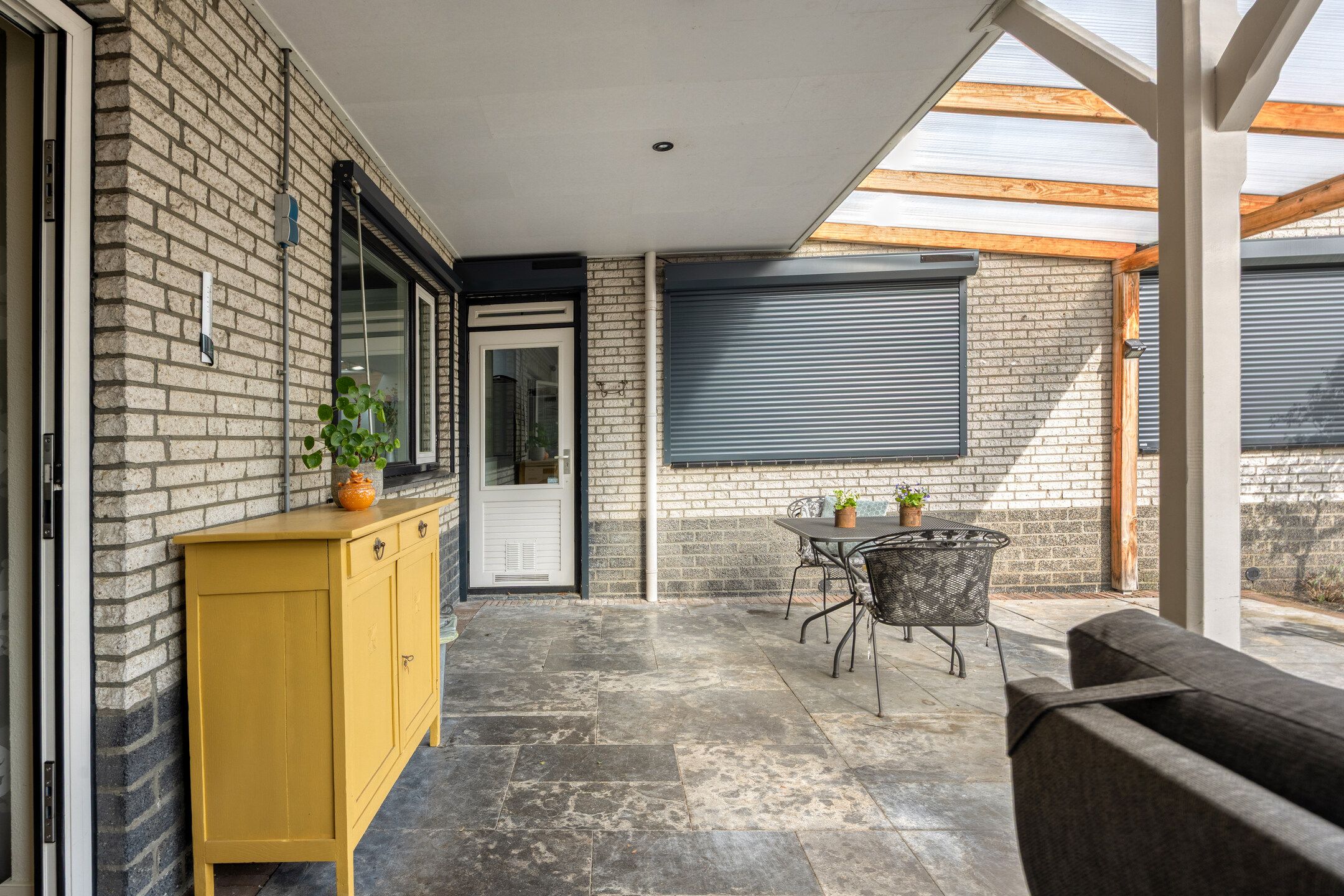 Spacious Freestanding Semi-Bungalow with 5 Bedrooms and Large Garden in Made — 42