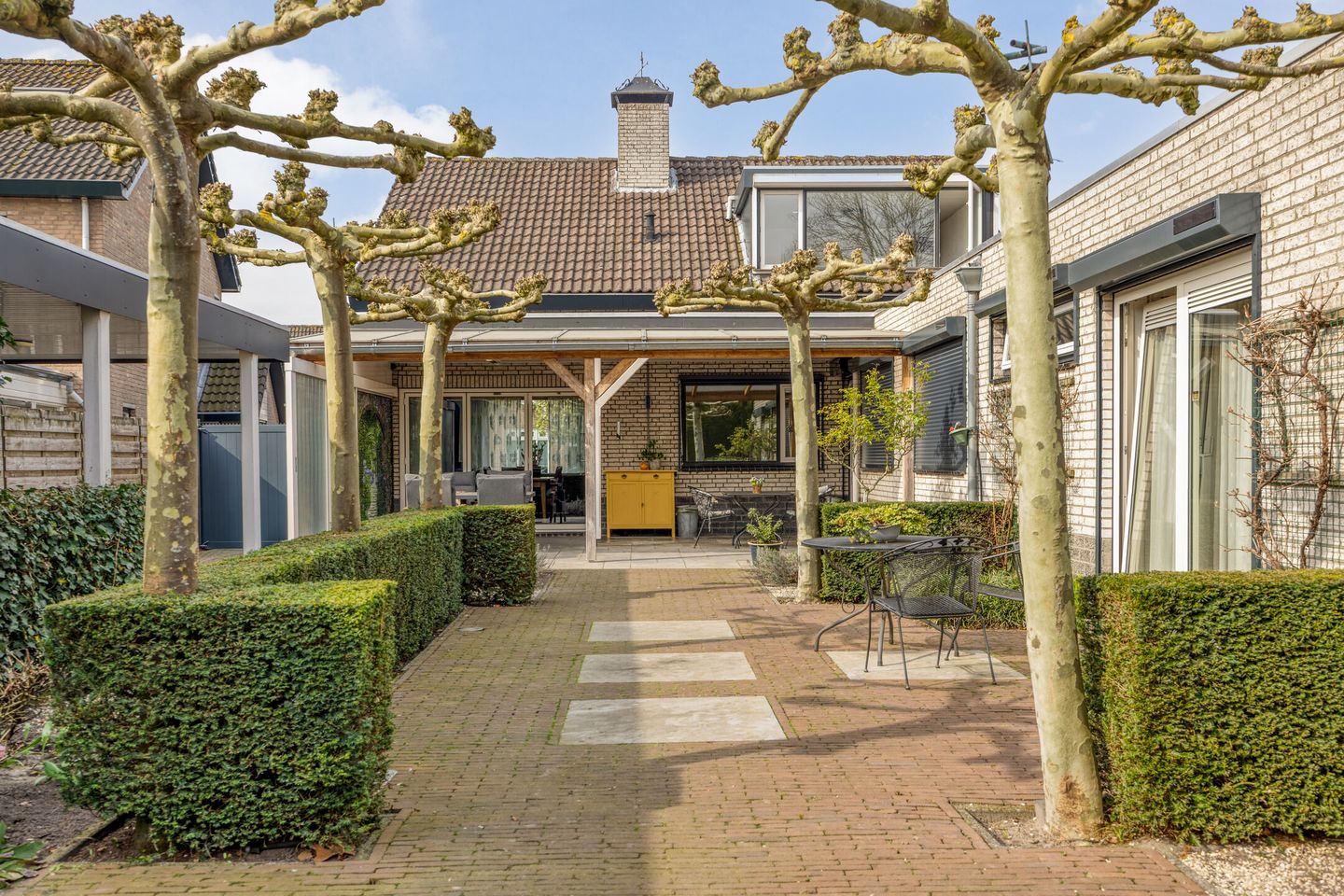 Spacious Freestanding Semi-Bungalow with 5 Bedrooms and Large Garden in Made — 47
