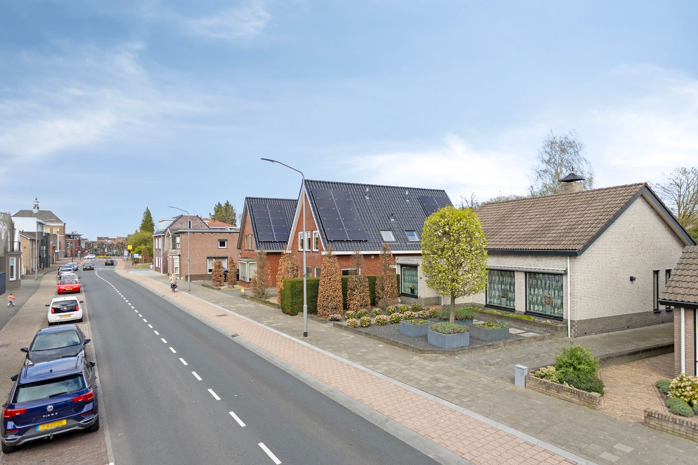 Spacious Freestanding Semi-Bungalow with 5 Bedrooms and Large Garden in Made — 52