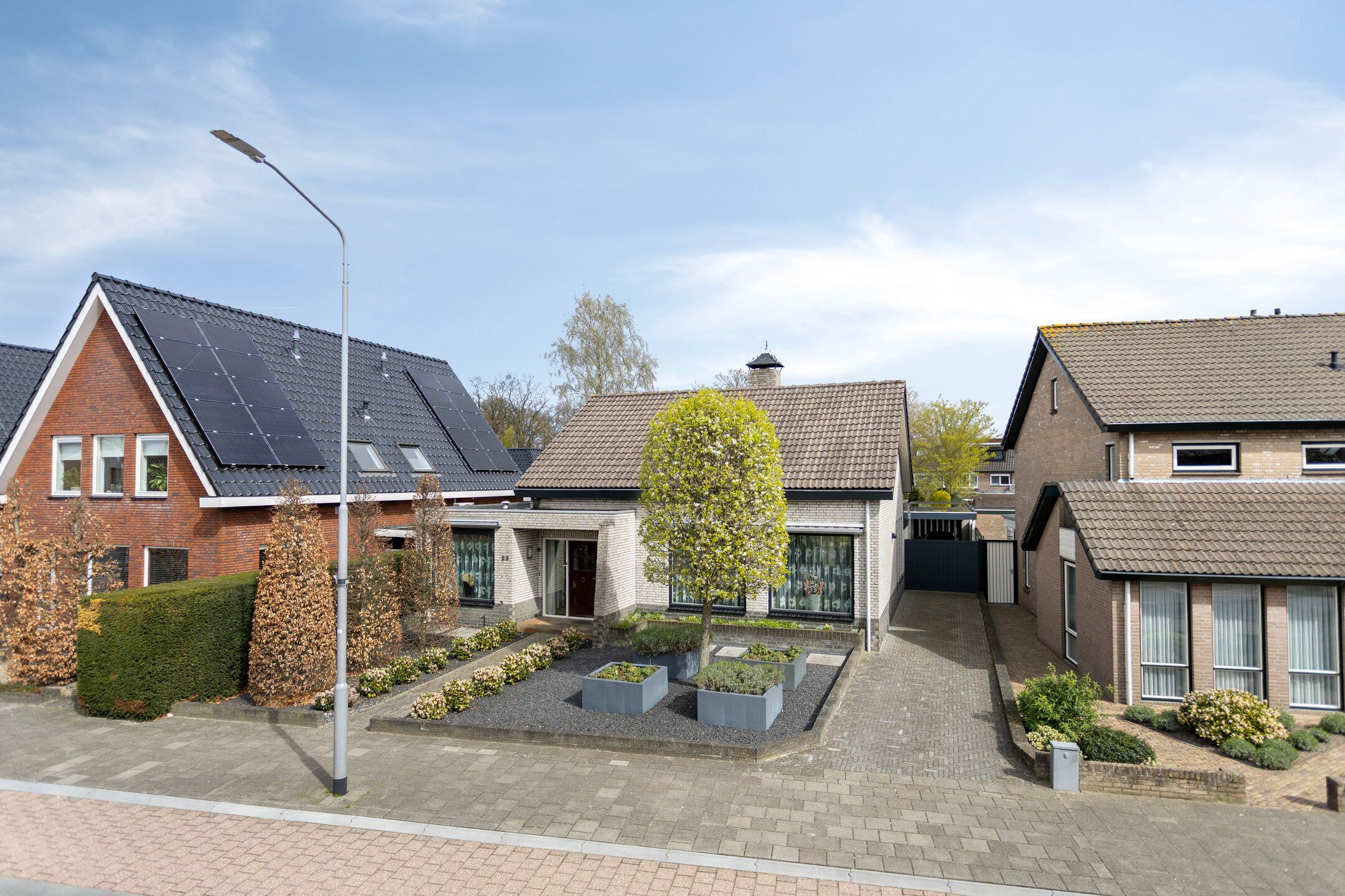 Spacious Freestanding Semi-Bungalow with 5 Bedrooms and Large Garden in Made — 54