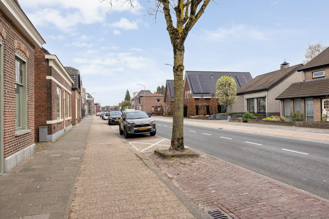 Spacious Freestanding Semi-Bungalow with 5 Bedrooms and Large Garden in Made — 58