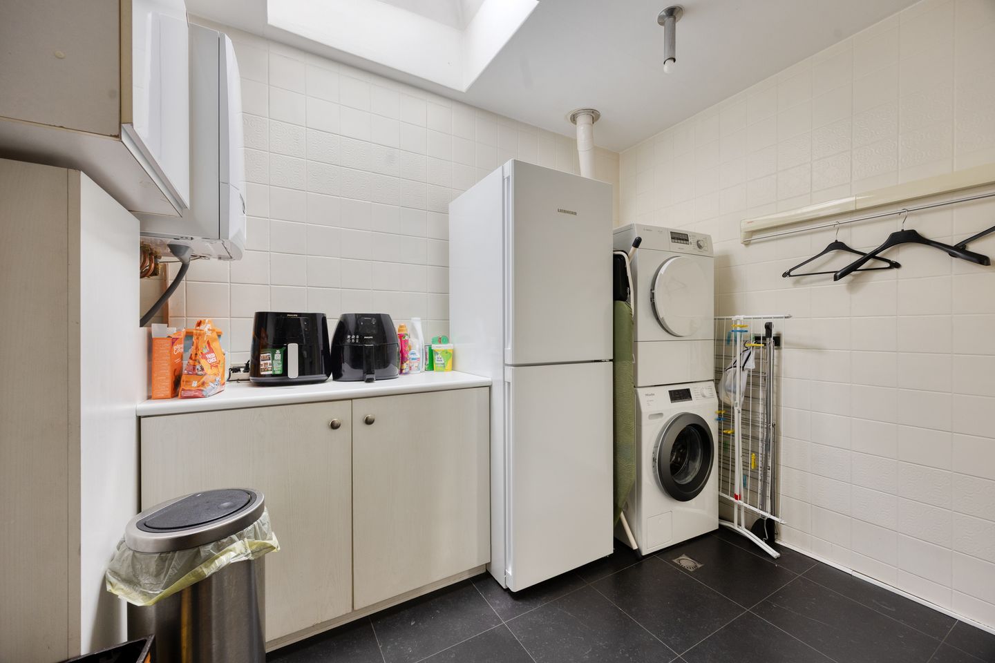 Spacious Freestanding Semi-Bungalow with 5 Bedrooms and Large Garden in Made — 12
