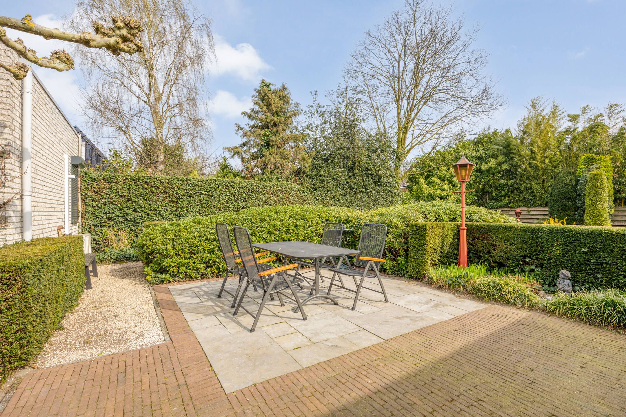 Spacious Freestanding Semi-Bungalow with 5 Bedrooms and Large Garden in Made — 45
