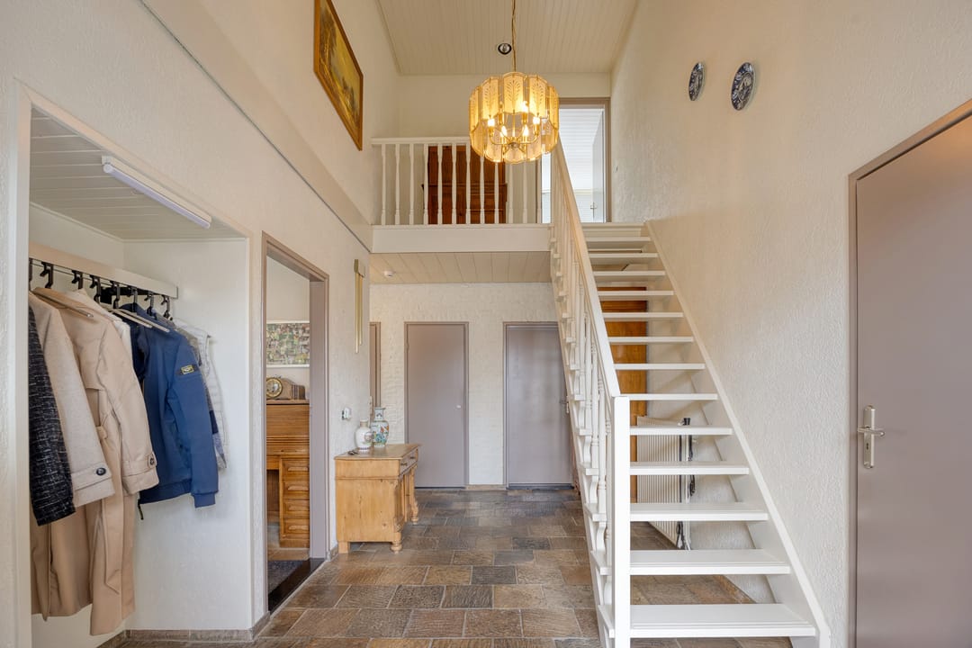 Spacious Freestanding Semi-Bungalow with 5 Bedrooms and Large Garden in Made — 15