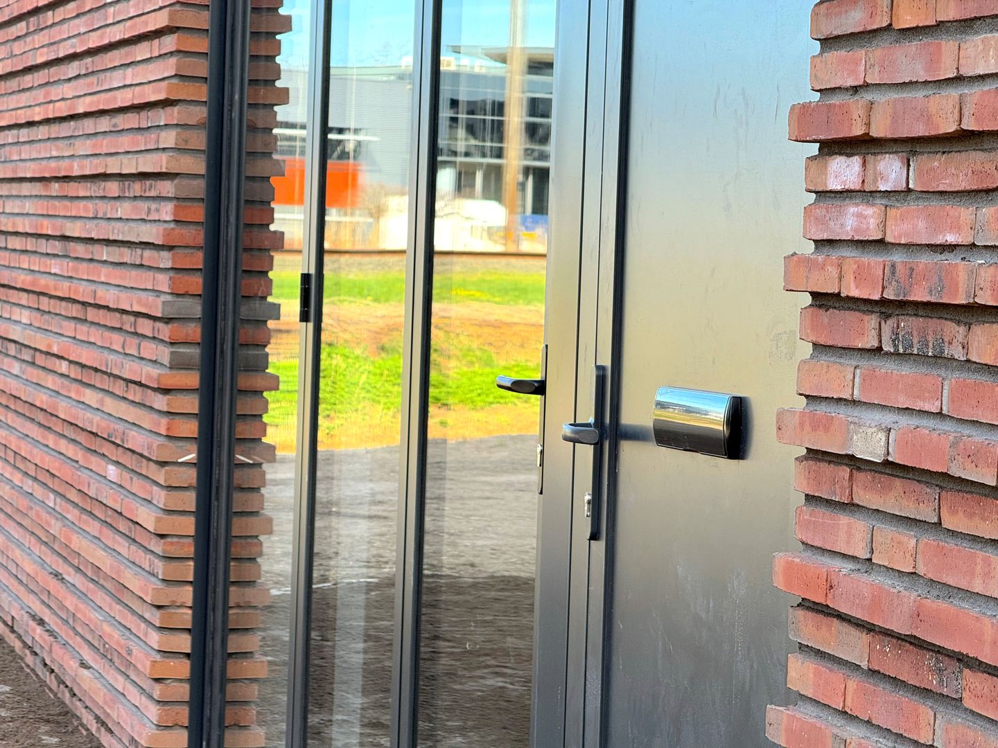 View photo 4 of Steur 63