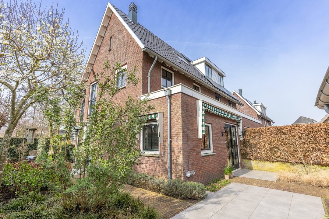 Modern Semi-Detached Villa in a Quiet, Child-Friendly Neighborhood — 28