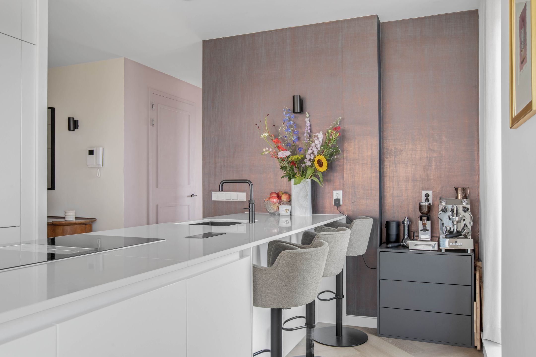Luxurious Penthouse with Panoramic Views and Private Rooftop Terrace in Haarlem — 14