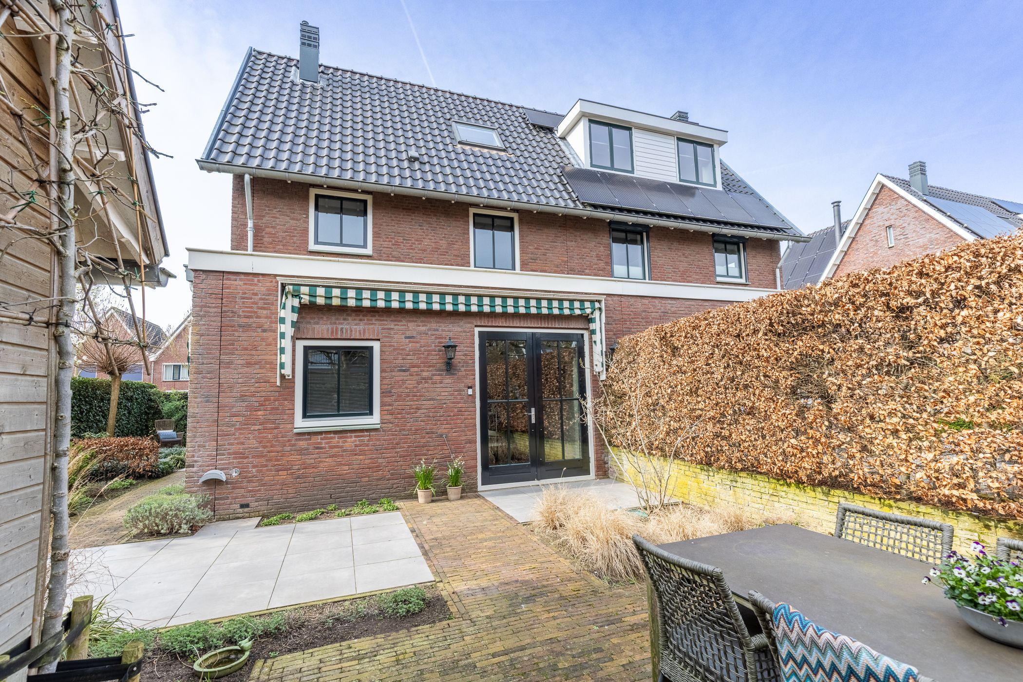 Modern Semi-Detached Villa in a Quiet, Child-Friendly Neighborhood — 24