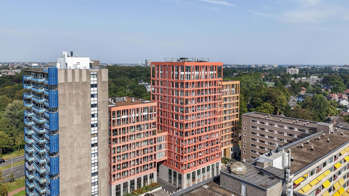 Luxurious Penthouse with Panoramic Views and Private Rooftop Terrace in Haarlem — 48