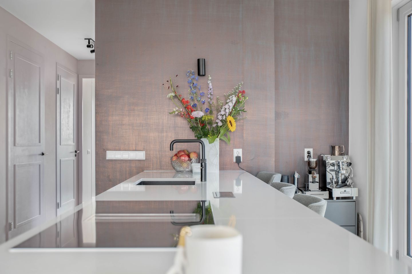 Luxurious Penthouse with Panoramic Views and Private Rooftop Terrace in Haarlem — 13