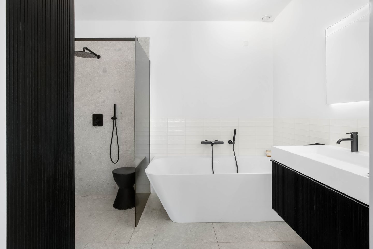 Luxurious Penthouse with Panoramic Views and Private Rooftop Terrace in Haarlem — 33